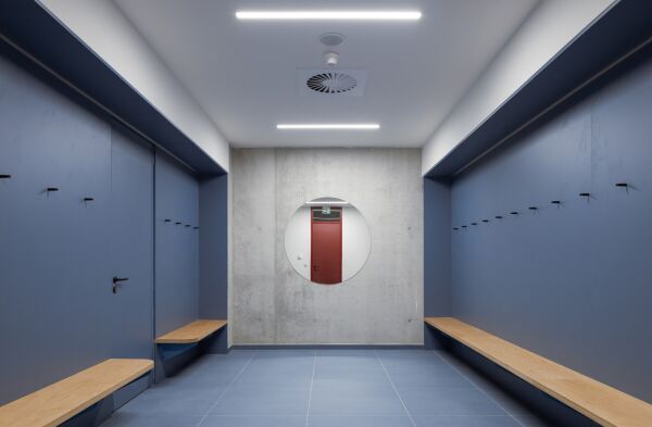 Grundschule und Sportanlage bei Prag von OVA