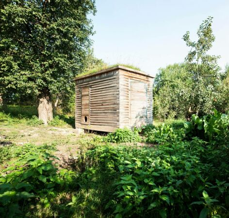 Stall aus Altholz von Maximlilian Hartinger Architekt (Berlin)