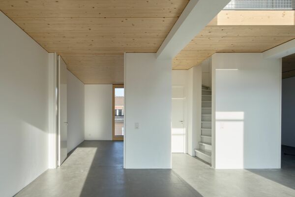 Wohnhausaufstockung von Baukombinat in Z�rich