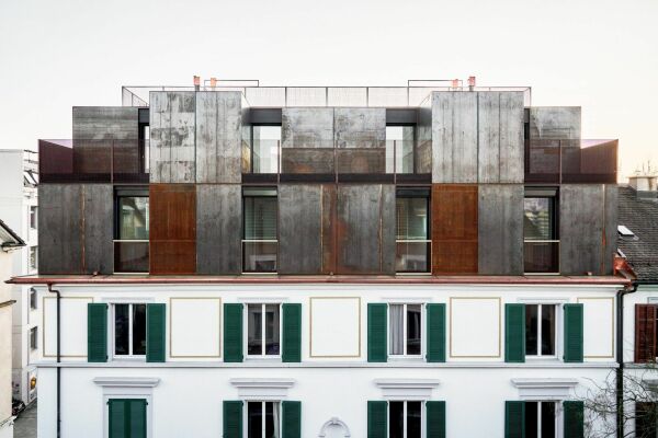 Wohnhausaufstockung von Baukombinat in Z�rich