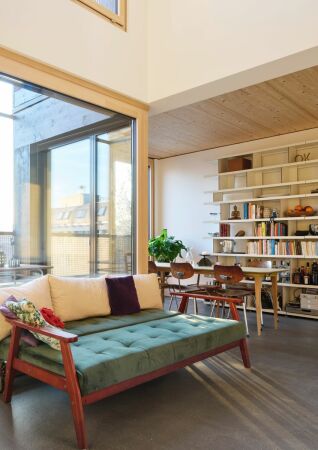 Wohnhausaufstockung von Baukombinat in Z�rich