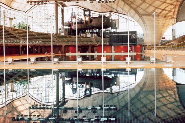 Pavillon in der Olympia-Schwimmhalle M�nchen in 1970−1972. Entwurf: G�nther Domenig und Eilfried Huth