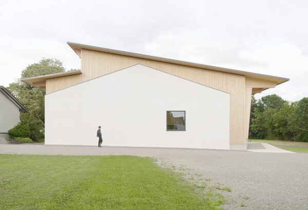 Sieger Deutscher Nachhaltigkeitspreis Architektur 2025: Erweiterung und Sanierung der Mehrzweckhalle in Ingerkingen von Atelier Kaiser Shen