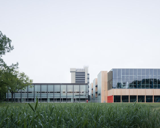 Campuserweiterung in Enschede von Civic Architects und VDNDP