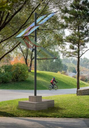 �Main-Light� ist eine solarbetriebene Lichtinstallation f�r den �ffentlichen Raum am Main, die Strom mit sogenannten Solarfolien erzeugt und dadurch Lichtverschmutzung reduzieren soll.