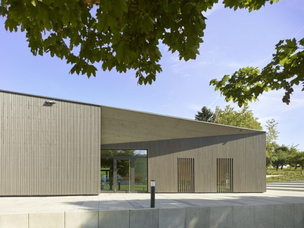 Mehrzweckhalle von D�Aloisio Architekten