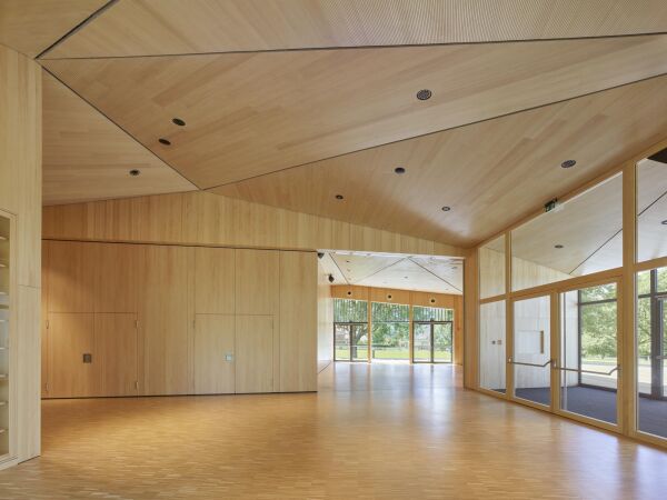 Mehrzweckhalle von D�Aloisio Architekten