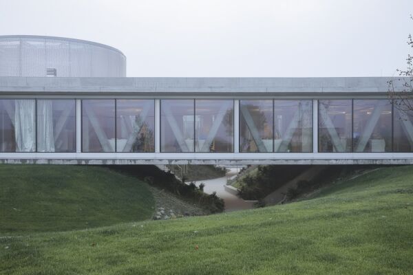 B�rogeb�ude bei Zagreb von Mikelic Vres Arhitekti