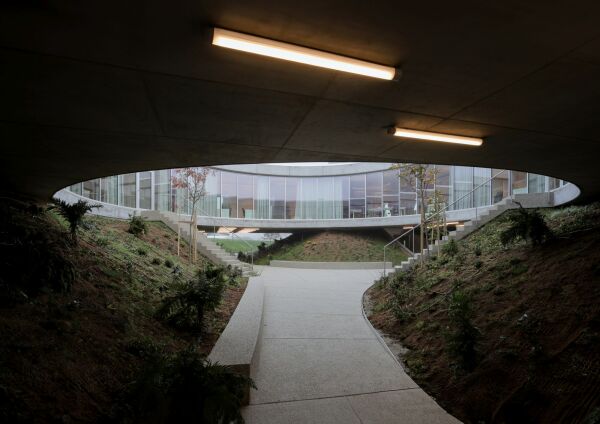 B�rogeb�ude bei Zagreb von Mikelic Vres Arhitekti