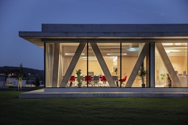 B�rogeb�ude bei Zagreb von Mikelic Vres Arhitekti