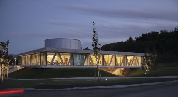 B�rogeb�ude bei Zagreb von Mikelic Vres Arhitekti