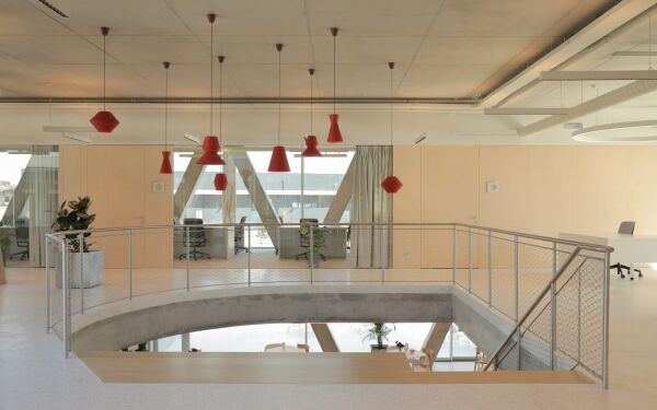 B�rogeb�ude bei Zagreb von Mikelic Vres Arhitekti