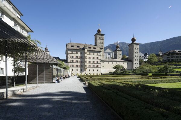 Stockalperpalast der Gebr�der Bodmer (1649�66) mit neuer Gartengestaltung von Kienast Vogt (2000�02) und Pavillon von Burkhalter Sumi (2001)