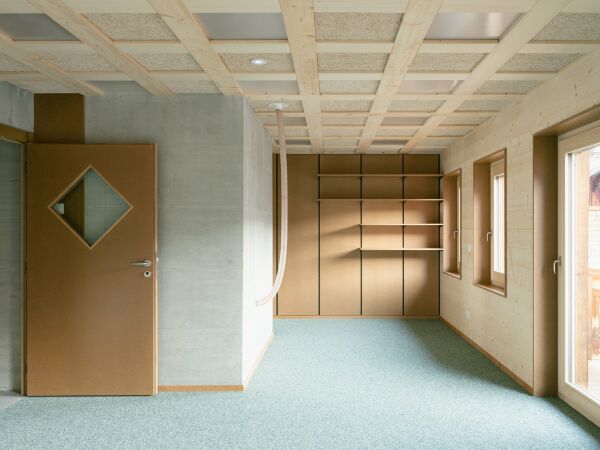 Umbau im Wallis von Madelein architectes mit Studio Fran�ois Nantermod