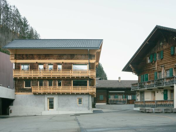 Umbau im Wallis von Madelein architectes mit Studio Fran�ois Nantermod