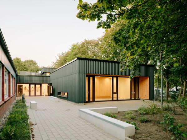 Erweiterung in Hamburg von acollage.architektur urbanistik