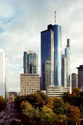 MAIN TOWER von Schweger + Partner in Frankfurt vor der Einweihung