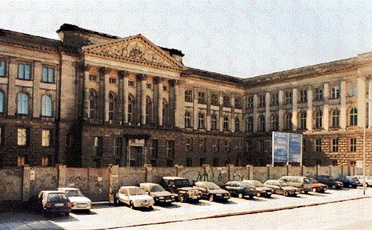 Um-Baubeginn im preuischen Oberhaus in Berlin