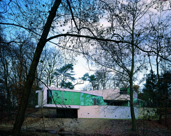 Mbius Haus, 1998