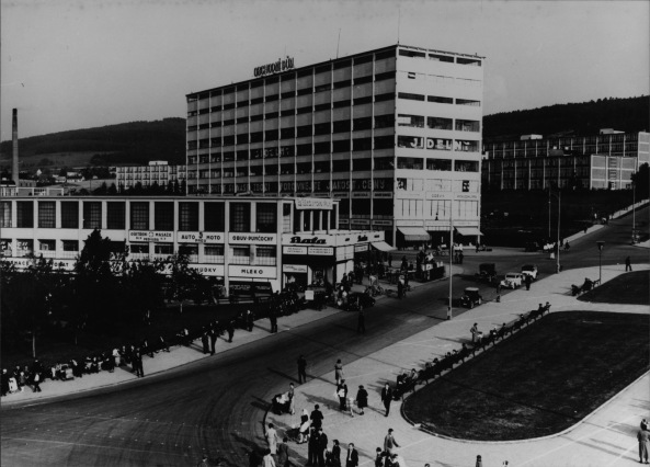 Zl�n, Warenhaus (1933)