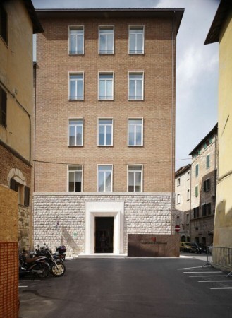 Palazzo Grossi, Hof, Massimo Boco, Roberto Fioroni, Pietro Savorelli, Perugia