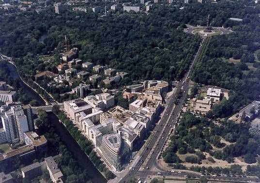 Zwei Richtfeste und zwei Erffnungen im Berliner Tiergarten Dreieck