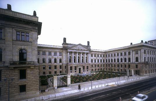 Bundesrat zieht ins Preuische Herrenhaus in Berlin
