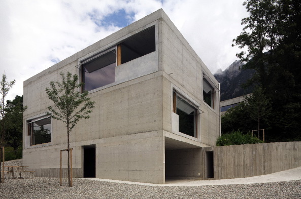 Sichtbeton-Wohnhaus in Chur