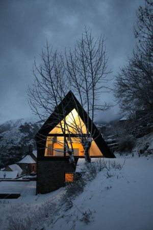 Doppelwohnhaus in den Pyrenen fertig