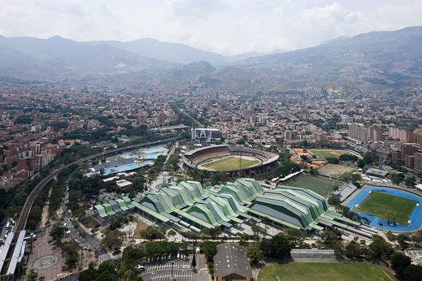 Architekten Giancarlo Mazzanti Arquitectos (Bogota) und Felipe Mesa (Plan:B),  2010 South American Games, Medelln, Four Sports Halls, Kolumbien, Iwan Baan
