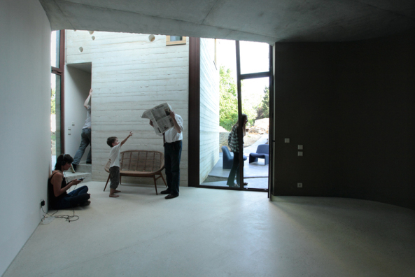 Miniwohnt�rme bei Paris bezogen