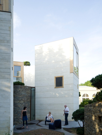 Miniwohntrme bei Paris bezogen