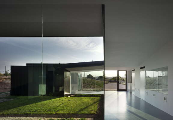 Kapelle und Friedhof in Spanien fertig