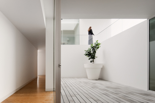 Aires Mateus & Associados (Lissabon), Portugal, Wohnhaus in Leiria, Minimalismus