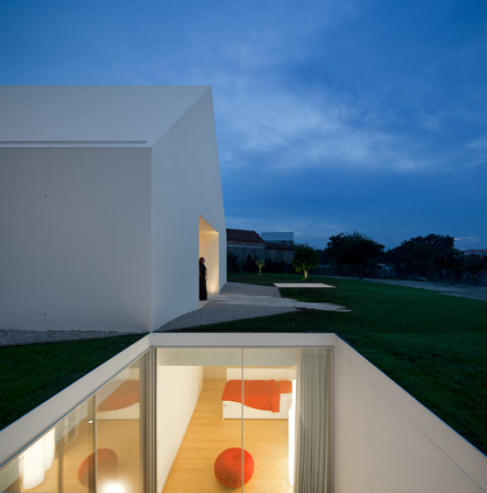Aires Mateus & Associados (Lissabon), Portugal, Wohnhaus in Leiria, Minimalismus